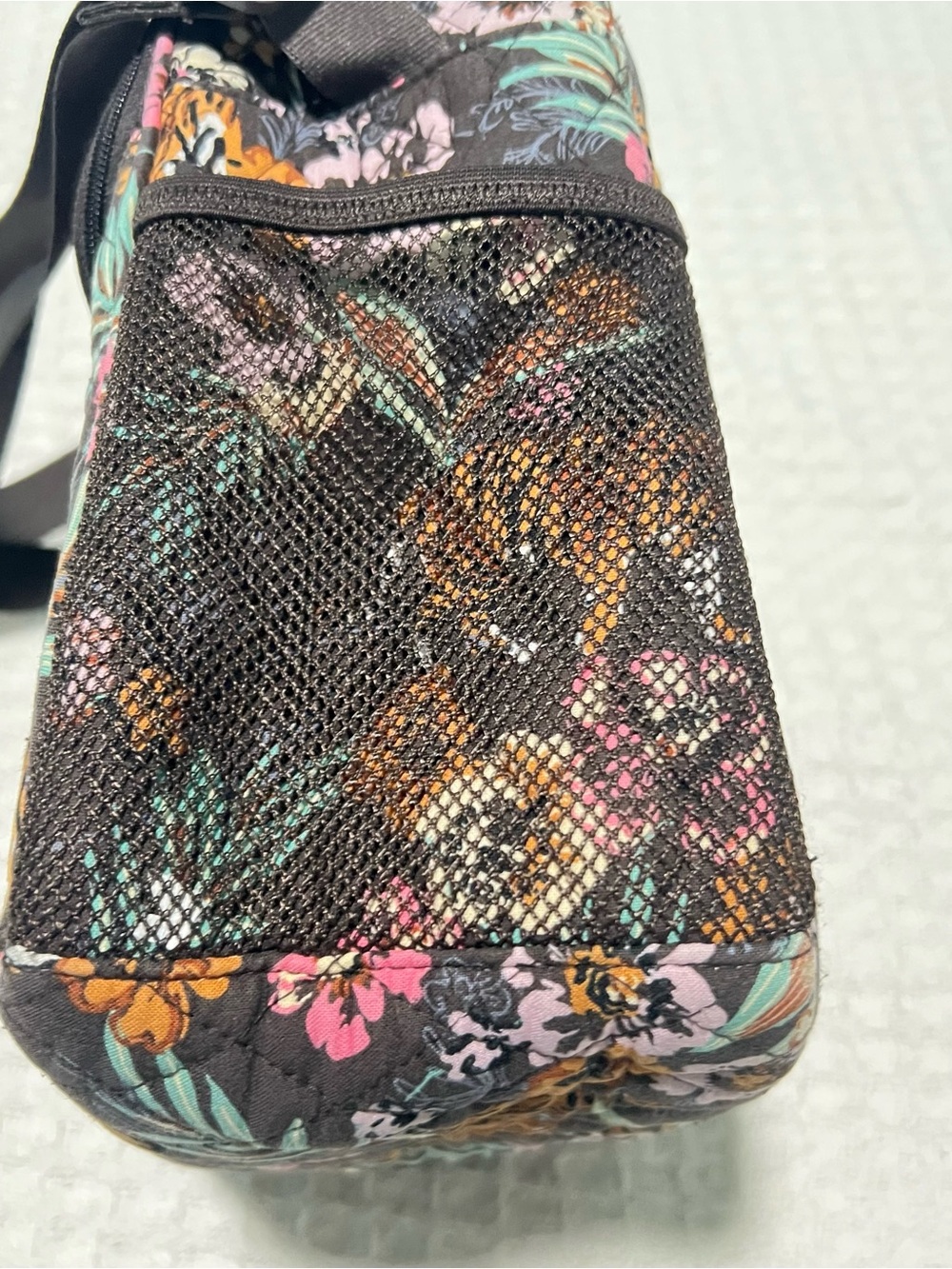 Vera Bradley Bali Jungle Pattern Insulated Lunch Bag Crossbody 10.25"w x 8.5"h - Picture 3 of 11